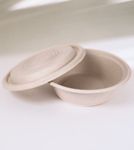 Compostable 500ml bowl with matching lid, made from upcycled hemp fiber for eco-friendly food packaging.